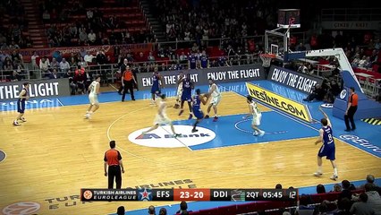#NoJumpNoGlory Dunk of the Night: Derrick Brown, Anadolu Efes Istanbul