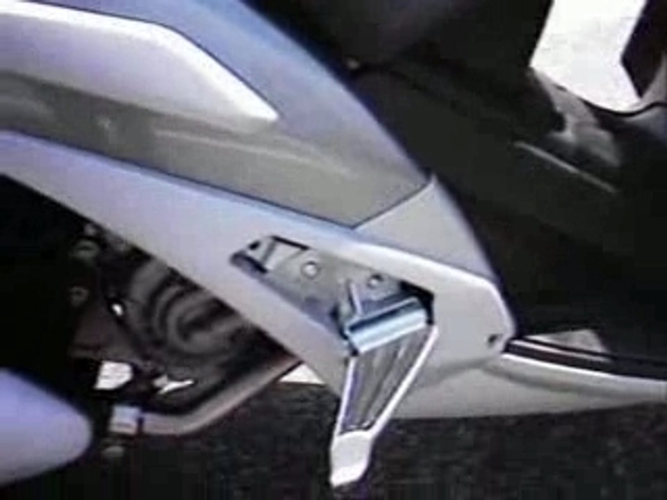 TOSI MOTO PRESENTE LE SCOOTER LE 250 GEOPOLIS BY PEUGEOT