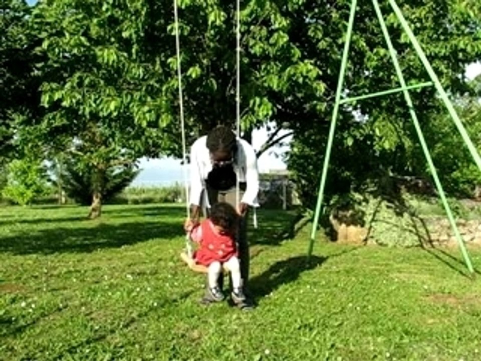 Sur la balançoire