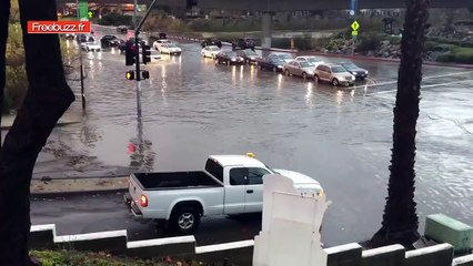 Difficile de circuler en Lamborghini lors d’inondations !
