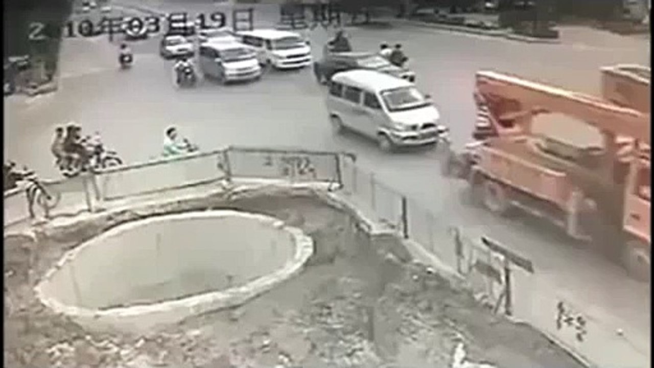 آپ نے ایسی ڈرائیونگ پہلے کبھی بھی نہی دیکھی ہو گی