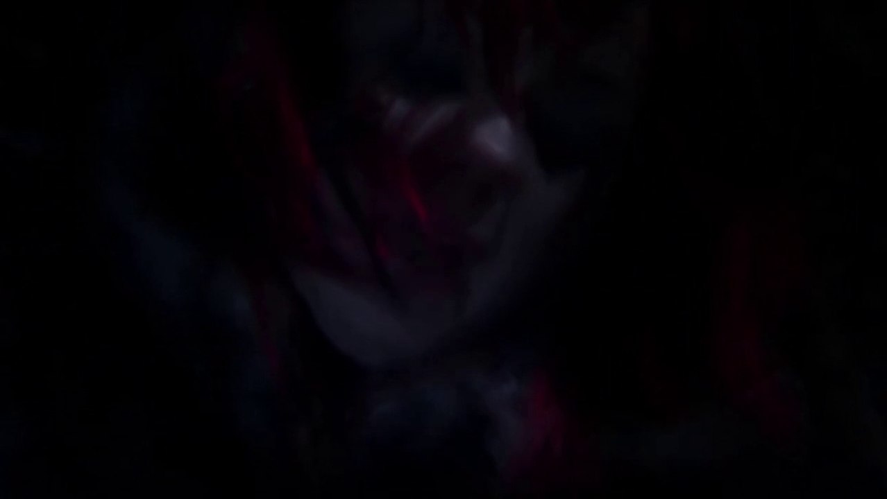 Skins: Effy e Katie saem no tapa / Effy dá uma pedrada em Katie