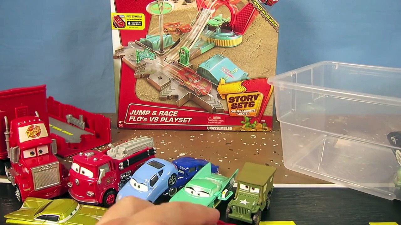 DISNEY CARS FLOS V8 CAFE JUMP RACE PLAYSET LIGHTNING MCQUEEN JUMPS HIGH RADIATOR SPRINGS