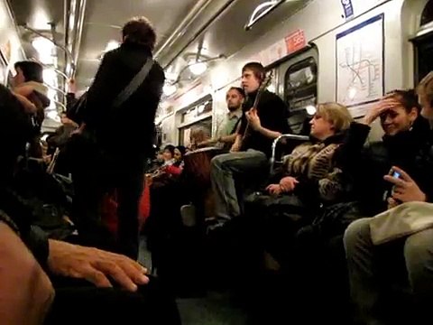 vMetro - «Bad Romance» (Lady Gaga cover) + «Libertango» + «Les Parapluies de Cherbourg» (в вагоне метро, 2011)