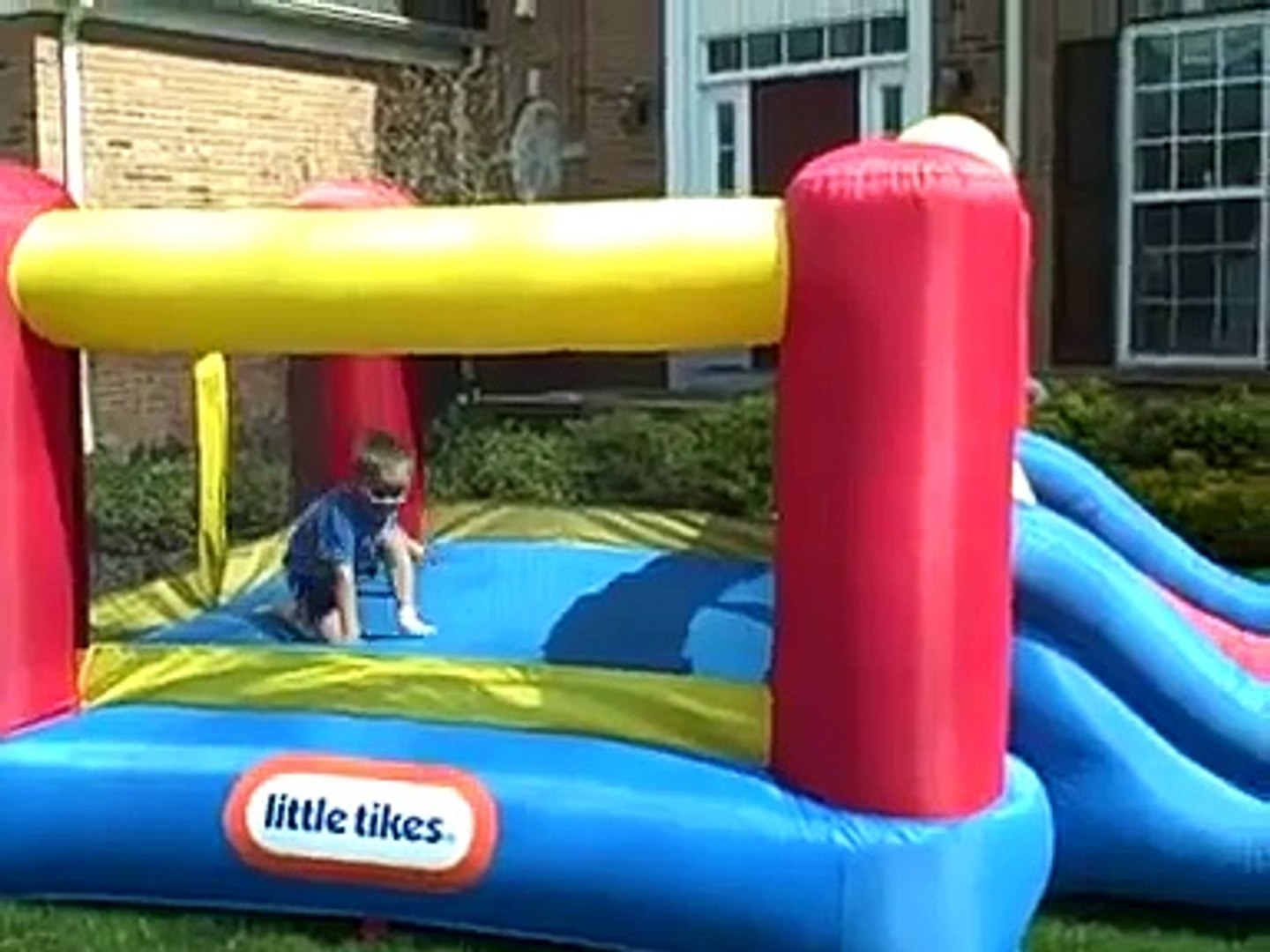 little tikes jump and slide bounce house