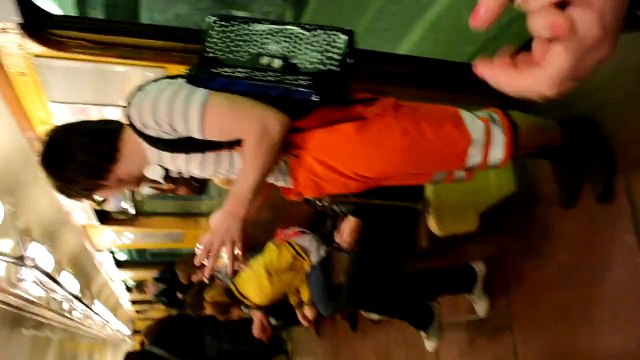 vMetro - «Bad Romance» (Lady Gaga cover) (с танцевальным сопровождением) (в вагоне метро, 2011) (Александр Бон)