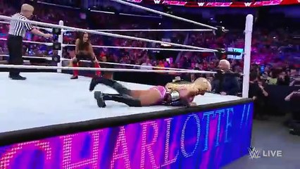Becky Lynch attacks Charlotte- Raw