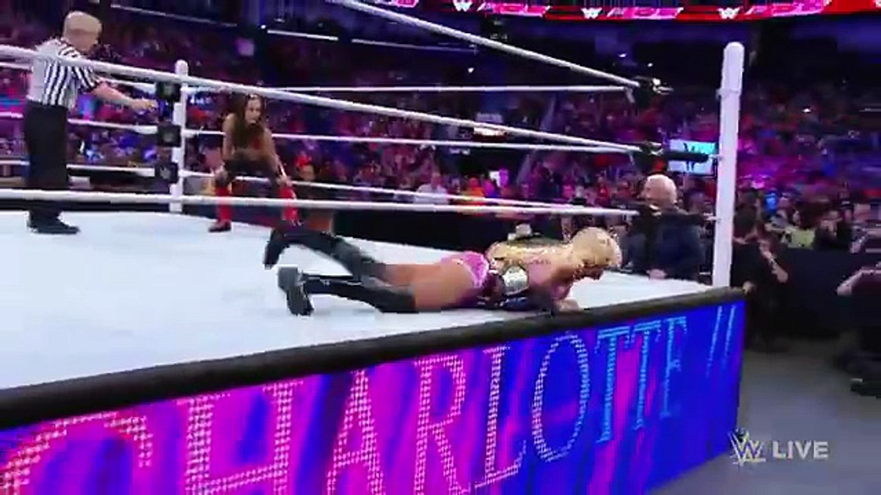 Becky Lynch attacks Charlotte- Raw