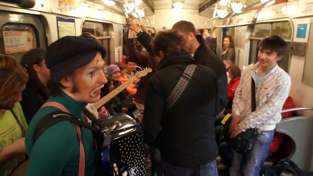 vMetro - «Bad Romance» (Lady Gaga cover) (в вагоне метро, 2011) (Stanislav Liepa)