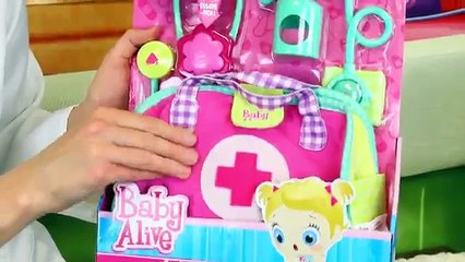 Descargar video: Baby Alive With Doc Sandra McStuffins + Doctor s Bag & Kit Playset Toy Review by DisneyCarToys