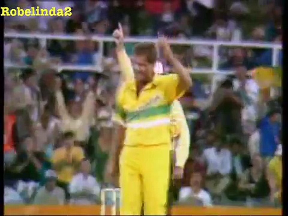 ANGRY Javed Miandad given out LBW, sledges Aussies. Rare cricket video