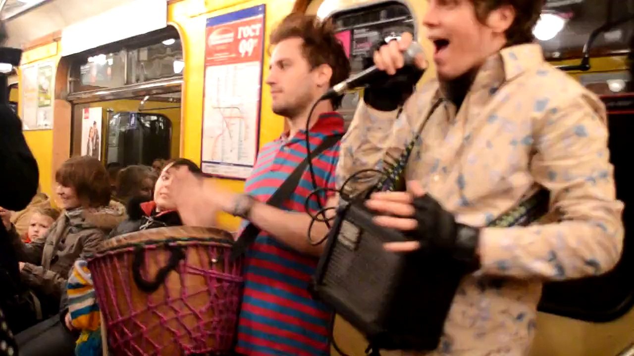 vMetro - «La Valse d'Amélie» (в вагоне метро, 2011) (Александр Бон)