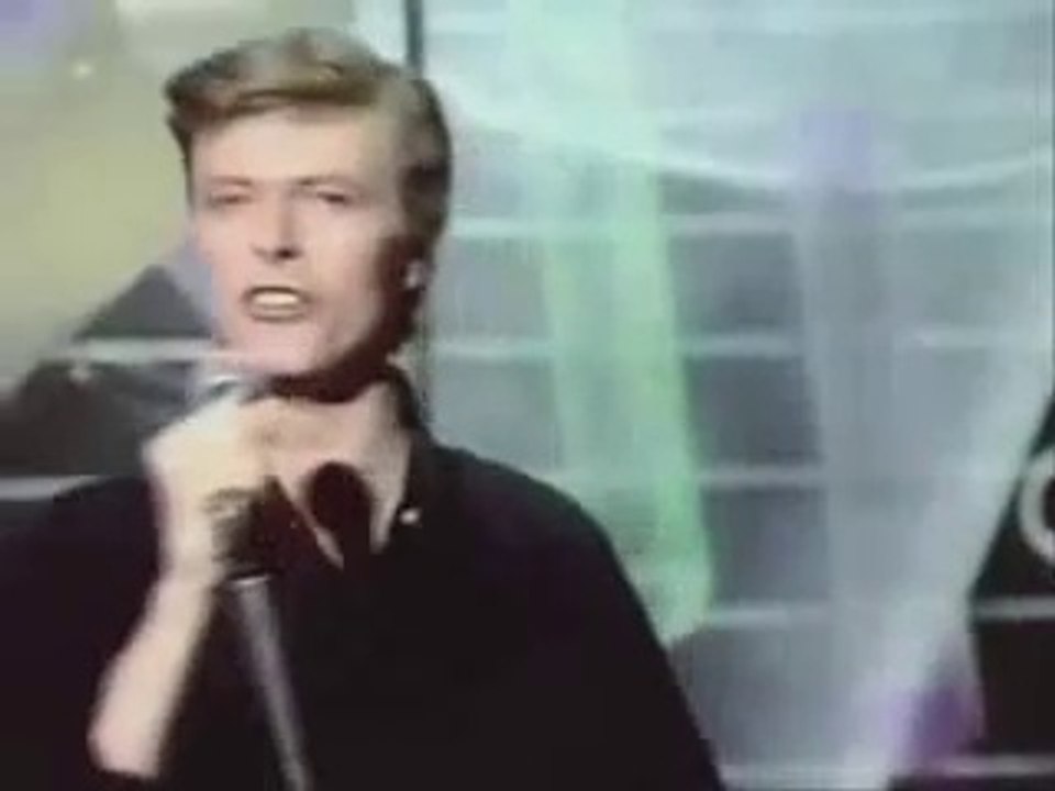 David Bowie - Boys Keep Swinging