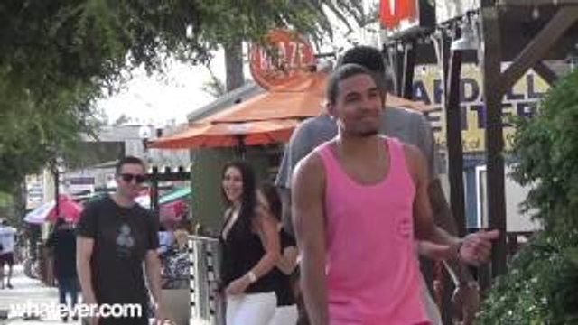 Puis-je toucher votre bite? De plus comme suckydickrue blague sous-titres