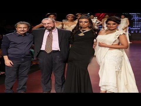 Richa Chadda displays the creation by jewellery designer Anand Shah by GSI during India