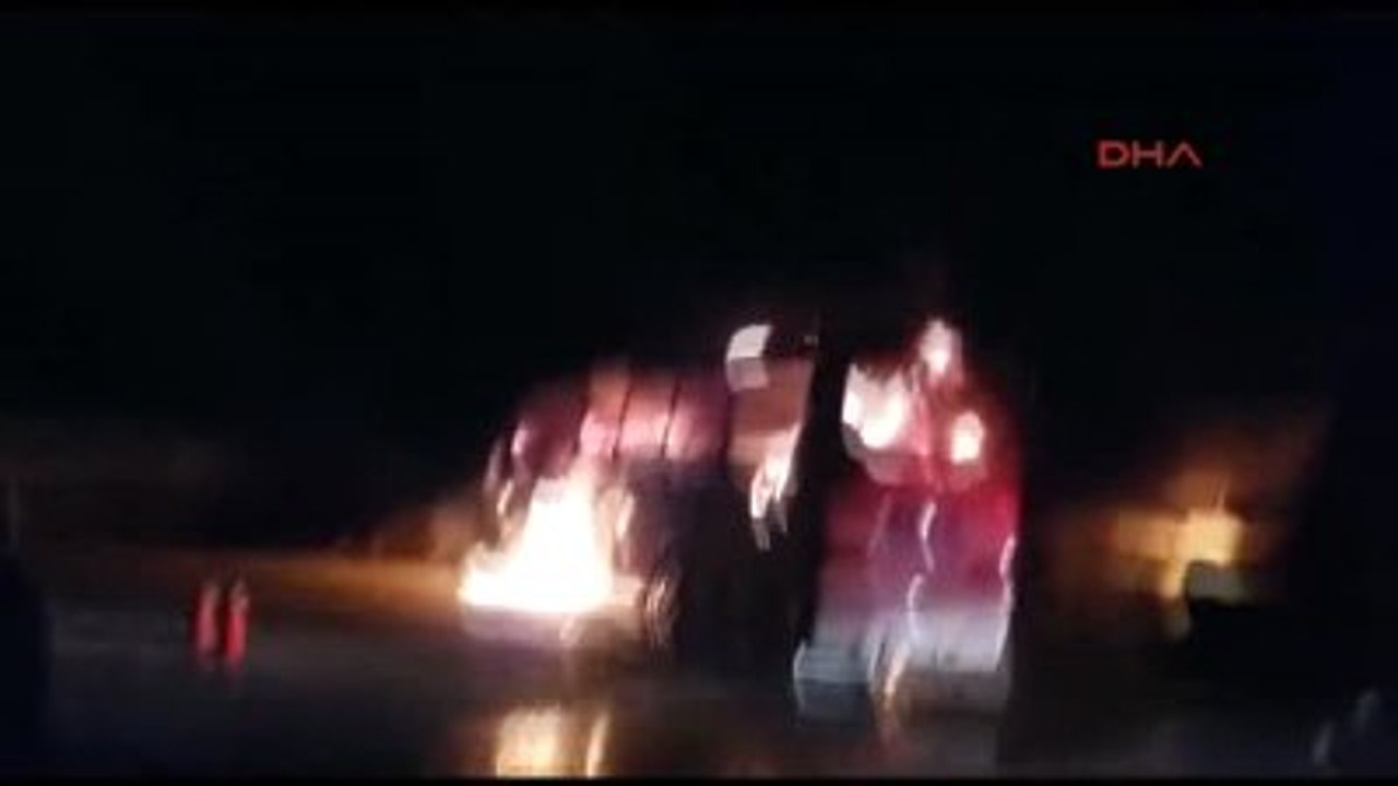 Manavgat - Park Halindeki Otobüs ve İki Tekne Yandı