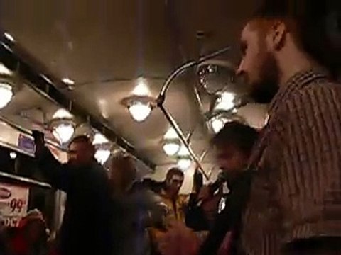 vMetro - «We No Speak Americano» (в вагоне метро, 2011) (Лёля Таюрская)