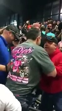 Tony Stewart confronts heckler at Chili Bowl 2016