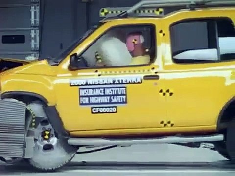 2000 Nissan Xterra moderate overlap IIHS crash test