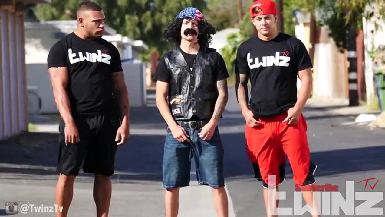 How to win street fights in the hood (naked edition)