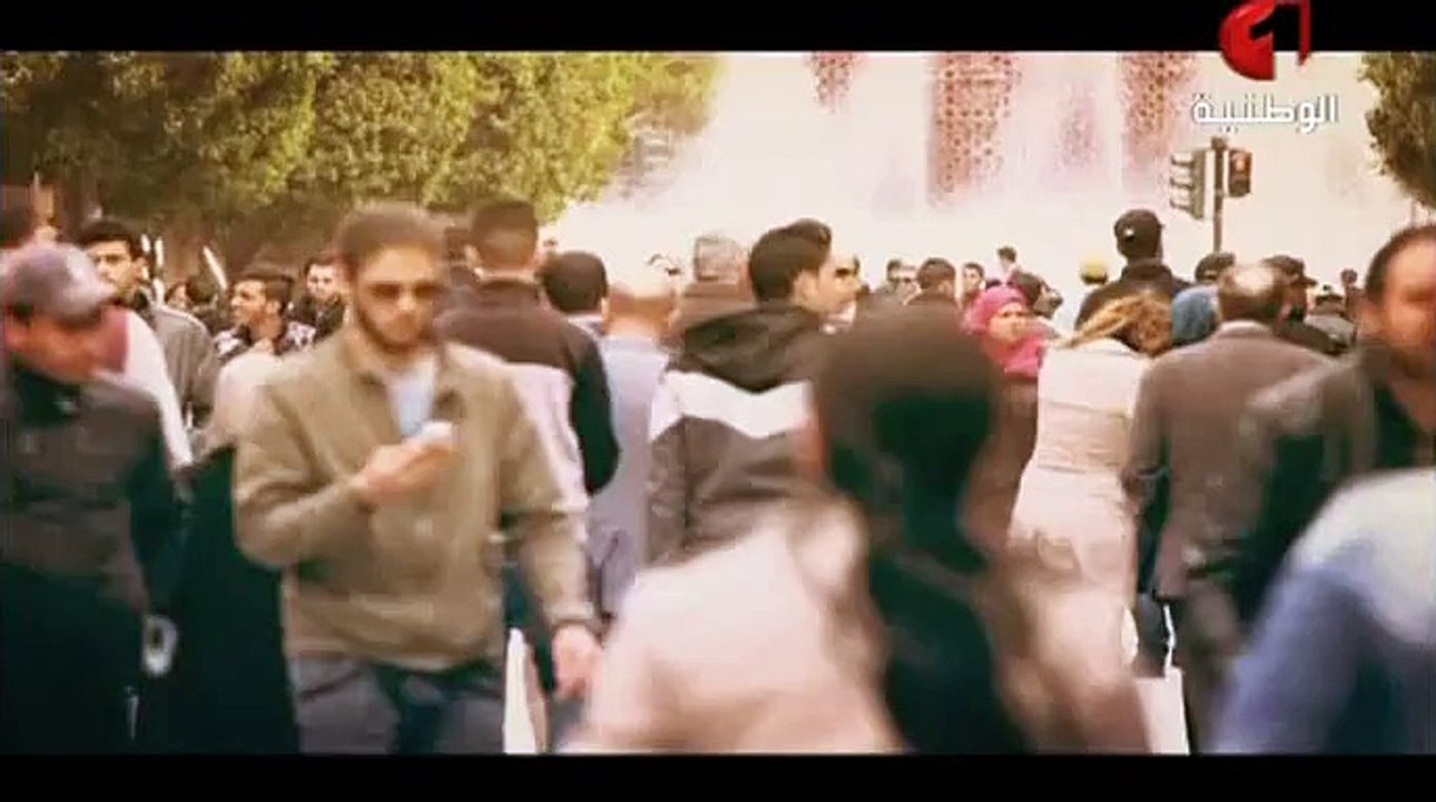 شاهد ردة فعل المواطن التونسي عندما يضرب رجل إمر...