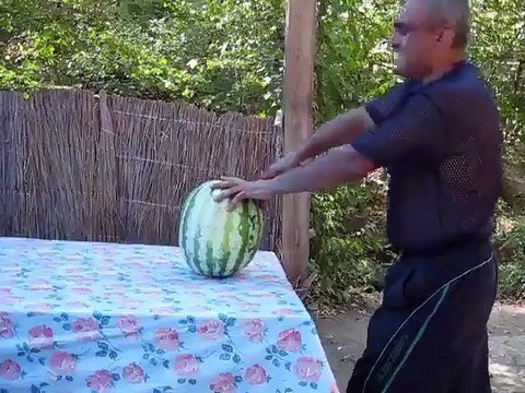 Как красиво и быстро нарезать арбуз