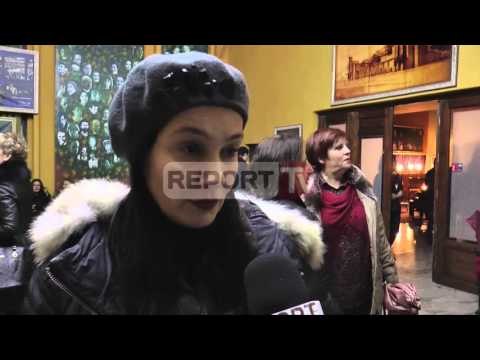 Report TV - Shfaqet me sukses komedia “Tri motra'” e Anton Çehovit në TK