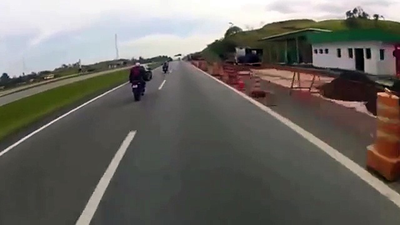 【衝撃バイク事故映像】楽しいツーリングが一瞬にして悪夢 海外自動車事故　衝撃クラッシュシリーズ 2013　決定的瞬間　Car Crash Compilation No 116