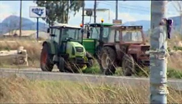 Οι Βοιωτοί έστησαν το πρώτο μπλόκο στη Στερεά στη διασταύρωση Ορχομενού Λιβαδειάς. Ετοιμάζουν κάθοδο στο Κάστρο