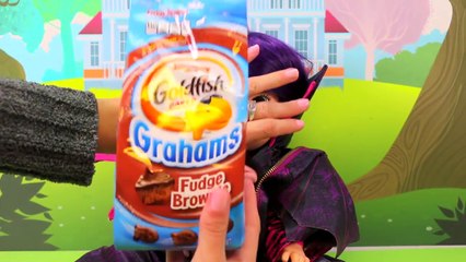 Baby Alive Mal Makeover Goldfish Challenge. DisneyToysFan.