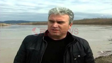 Download Video: Vjosa del nga shtrati në Selenicë, dëmtohet argjinatura. Në Novoselë disa ha tokë nën ujë - Ora News