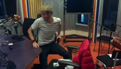 Hardloper Kupers speelt David Bowie - RTV Noord