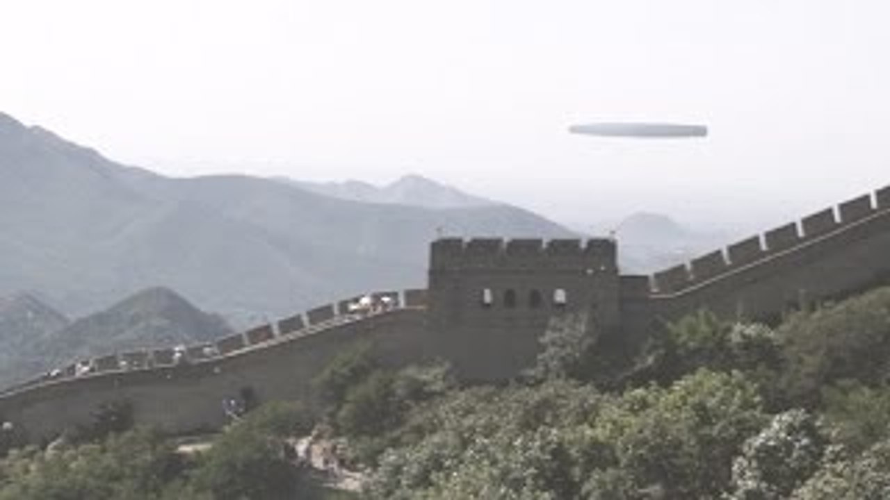 CIGAR SHAPED UFO over the Great Wall in China - January 2016 !!!