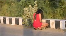 Ohh No ! What is She Doing on Road Side ?-Top Funny Videos-Top Prank Videos-Top Vines Videos-Viral Video-Funny Fails