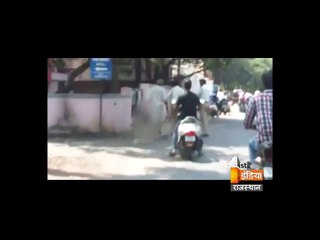 Hindi News : Shocker from Pune: Man beheads wife, walks on road with her head