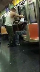 il donne son tee-shirt à un sdf tremblant de froid dans le métro à new-york