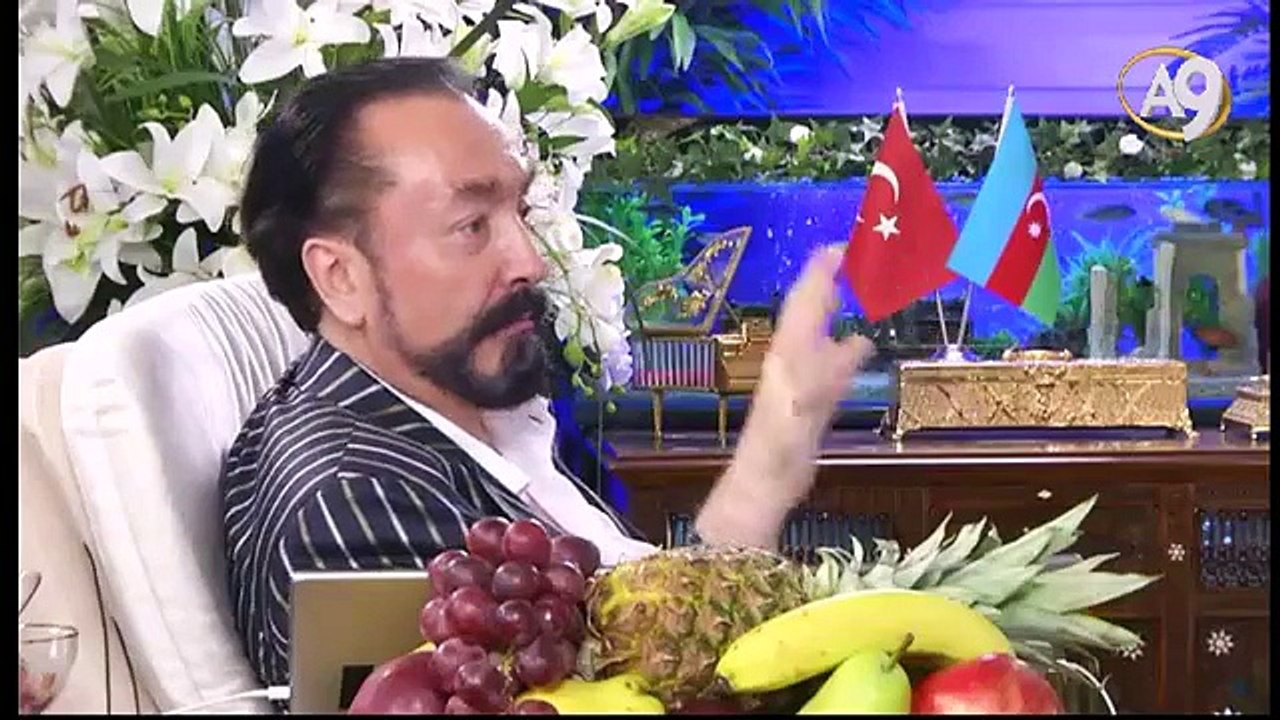Entel özentileri inanmadıkları bir dünyaya yaranmaya çalışıyorlar.