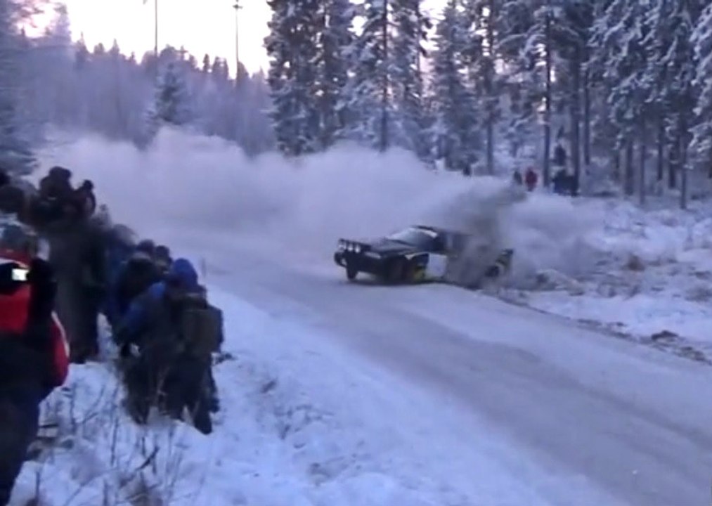 Crazy Rally Crashes In The Snow