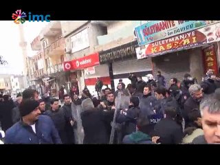 Urfa'da taziye yürüyüşüne polis müdahalesi