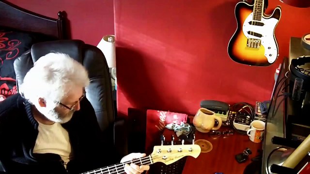 Mama Weer all Crazee now Slade bass