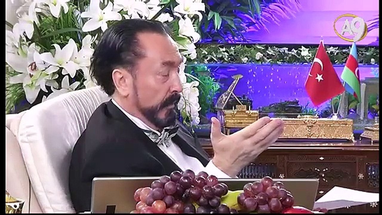 Mevlana deccalin insanları saptırmak için kullandığı bir kişidir.