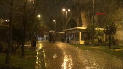 İstanbul'da Beklenen Kar Yağışı Başladı