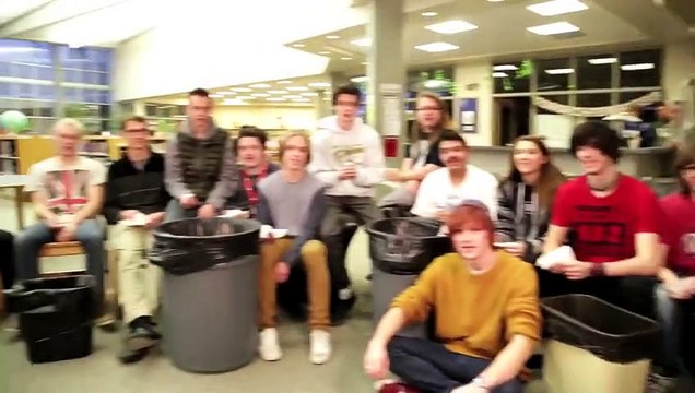 13 mecs avalent des piments dans une bibliothèque ! Le challenge : Ne surtout pas se faire remarquer !