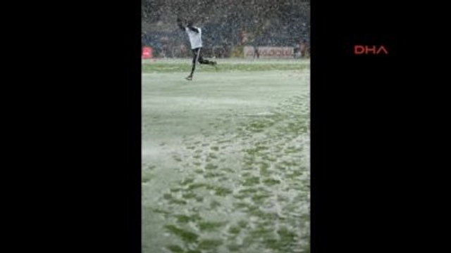 Beşiktaş - Mersin İdmanyurdu Maçına Kar Engeli