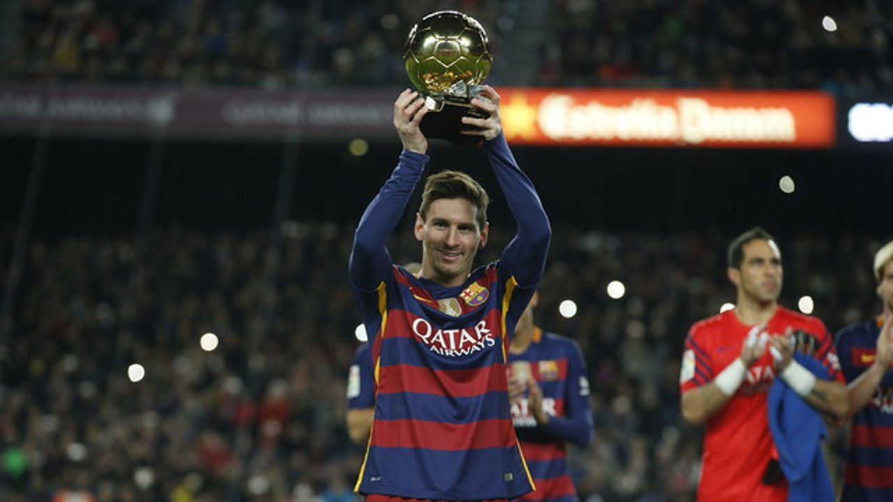 Messi offers the Ballon d’Or to the FC Barcelona supporters at Camp Nou
