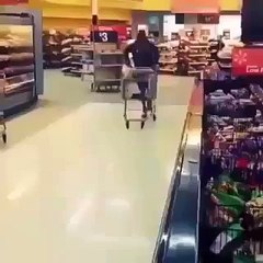 Market Arasıyla Gösteri Kötü Bitti