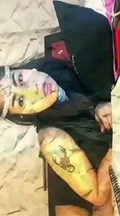 Qandeel Baloch Singing in her bed..