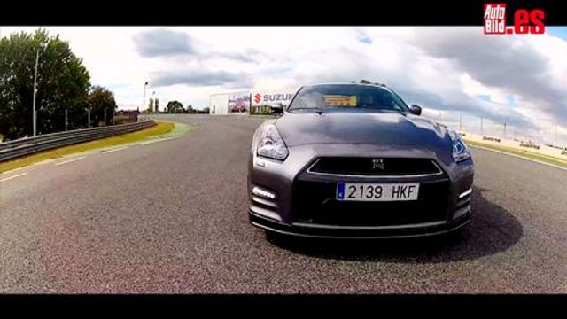 Video: Autobild prueba el Nissan GTR con Lucas Ordoñez en el Jarama