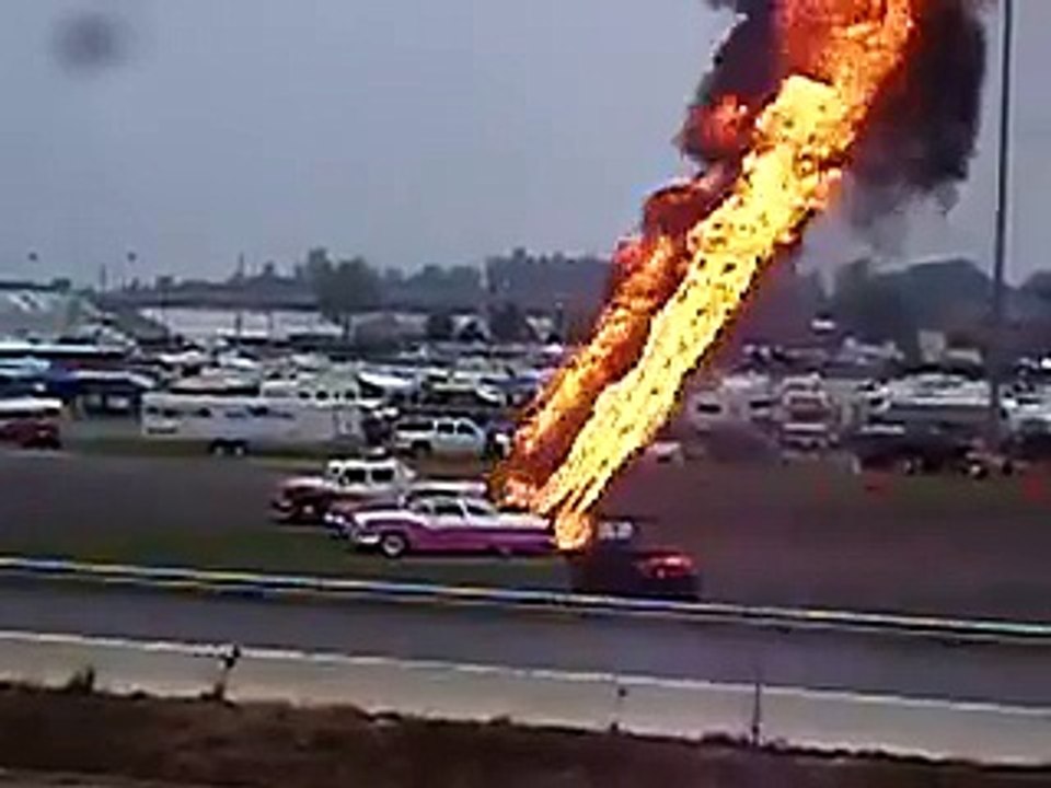 ものすごいエンジンを搭載したレース車両