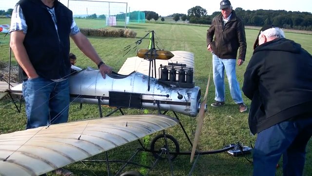 FOKKER SPINNE 1911 GIGANTIC RC SCALE MODEL OLDTIMER FLIGHT DEMO / Mega RC Airshow Göttinge